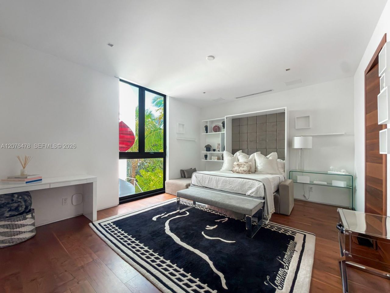 528 Lakeview Ct , Miami Beach, FL 33140 Photo