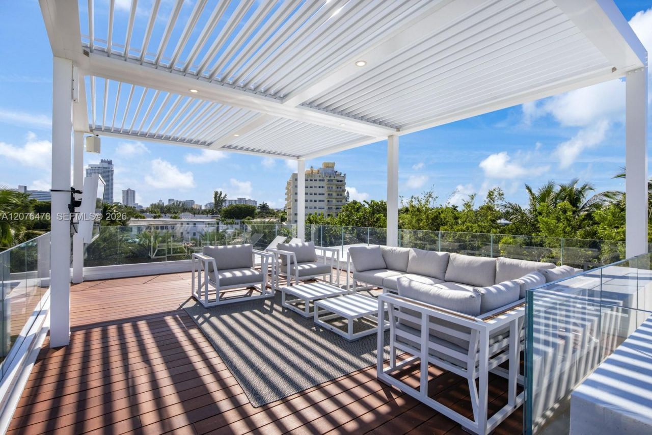 528 Lakeview Ct , Miami Beach, FL 33140 Photo