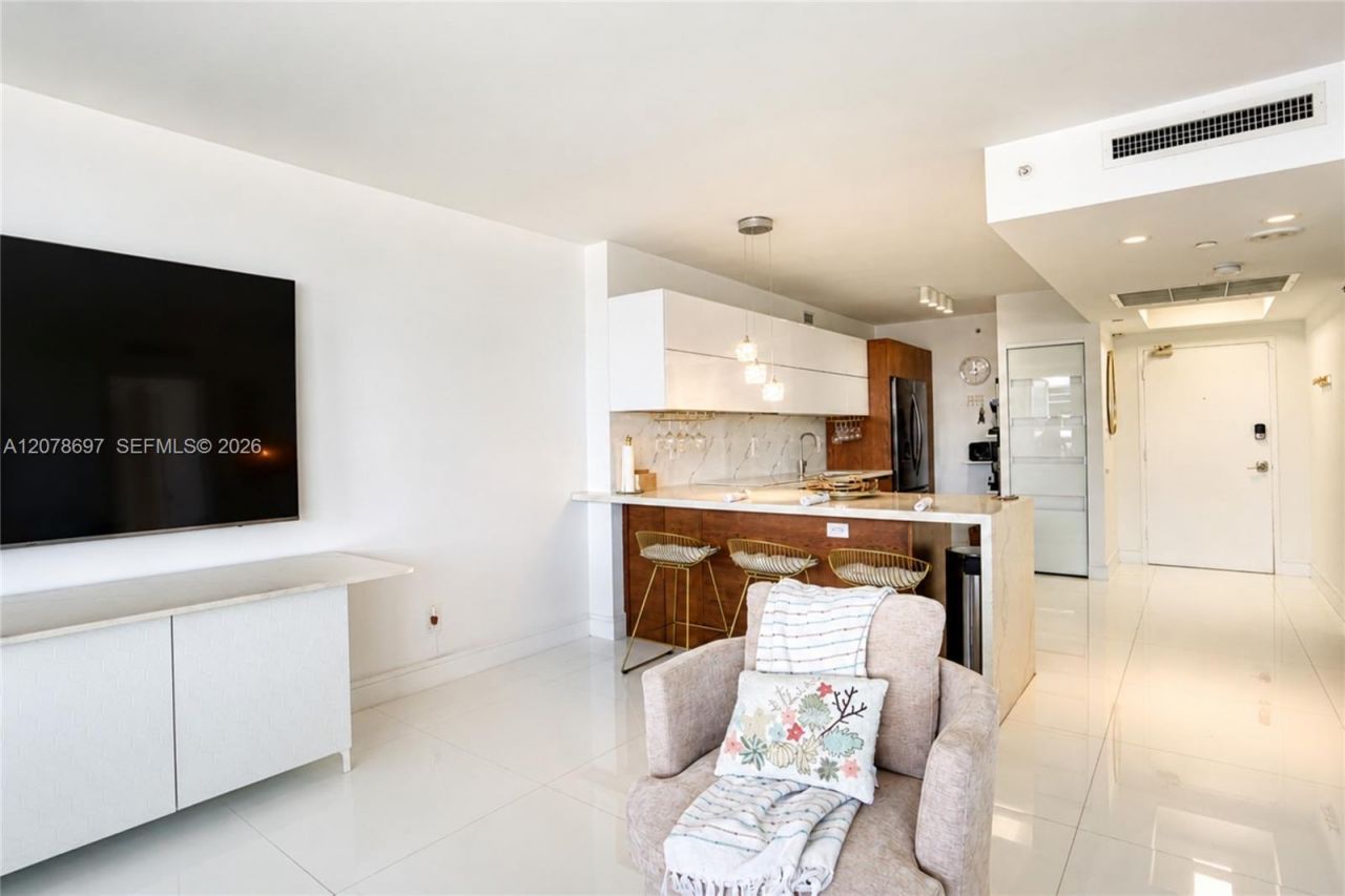 100 Lincoln Rd, Unit 1223, Miami Beach, FL 33139 Photo