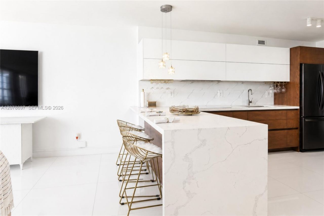 100 Lincoln Rd, Unit 1223, Miami Beach, FL 33139 Photo