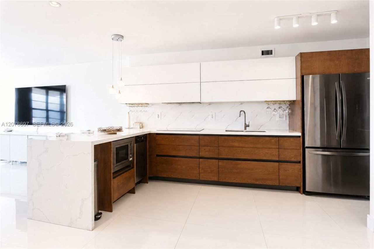 100 Lincoln Rd, Unit 1223, Miami Beach, FL 33139 Photo