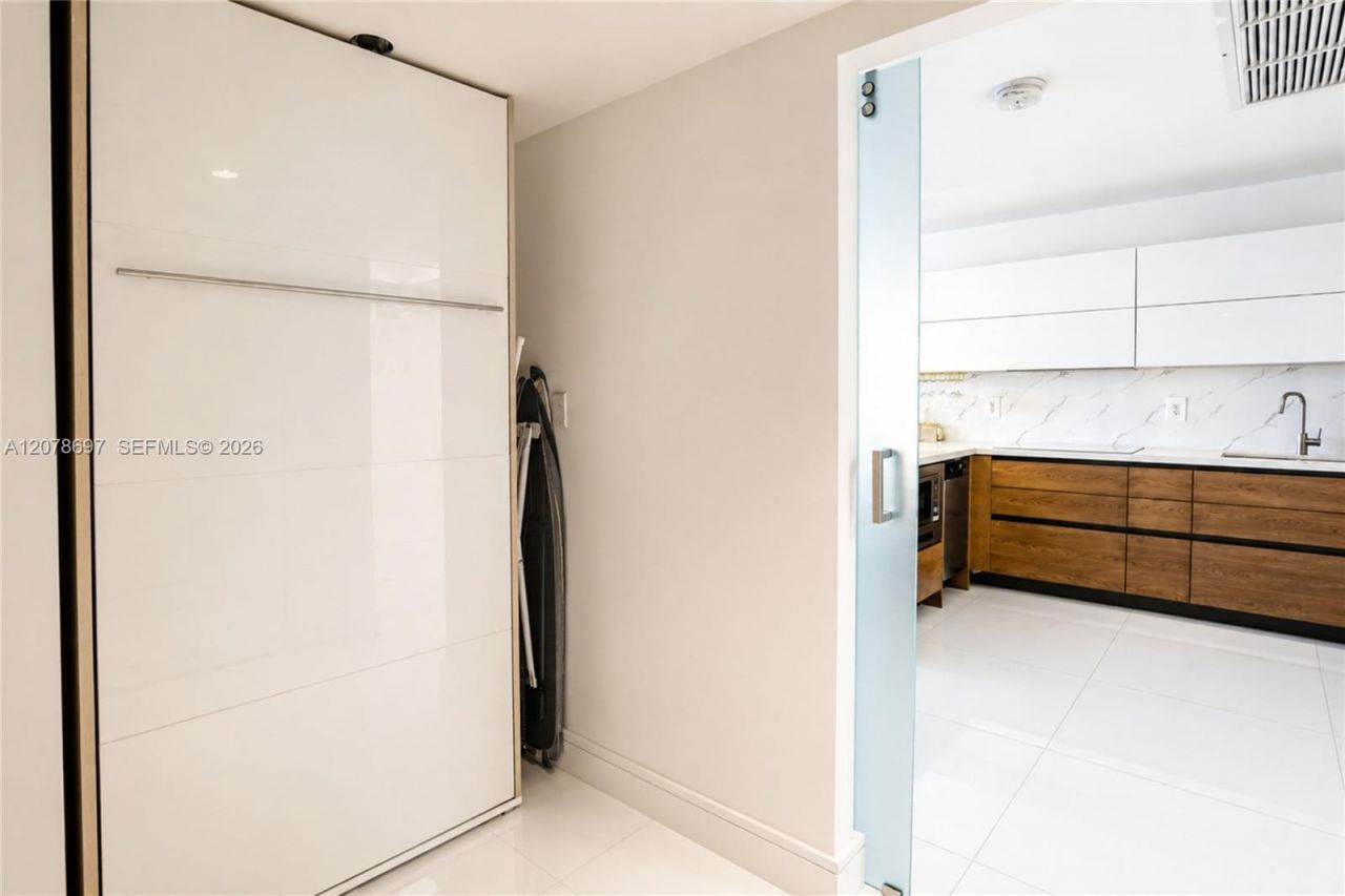 100 Lincoln Rd, Unit 1223, Miami Beach, FL 33139 Photo