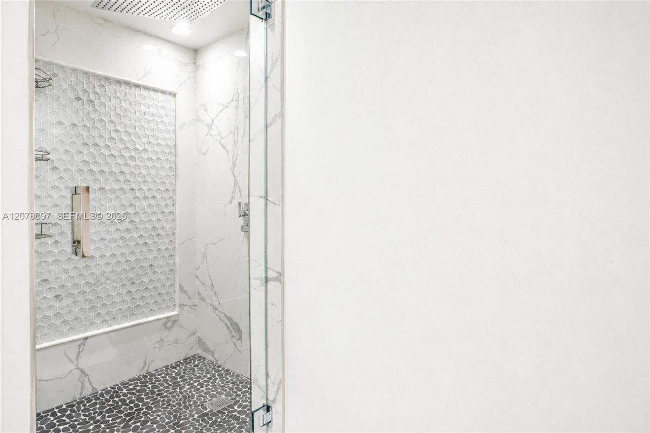 100 Lincoln Rd, Unit 1223, Miami Beach, FL 33139 Photo