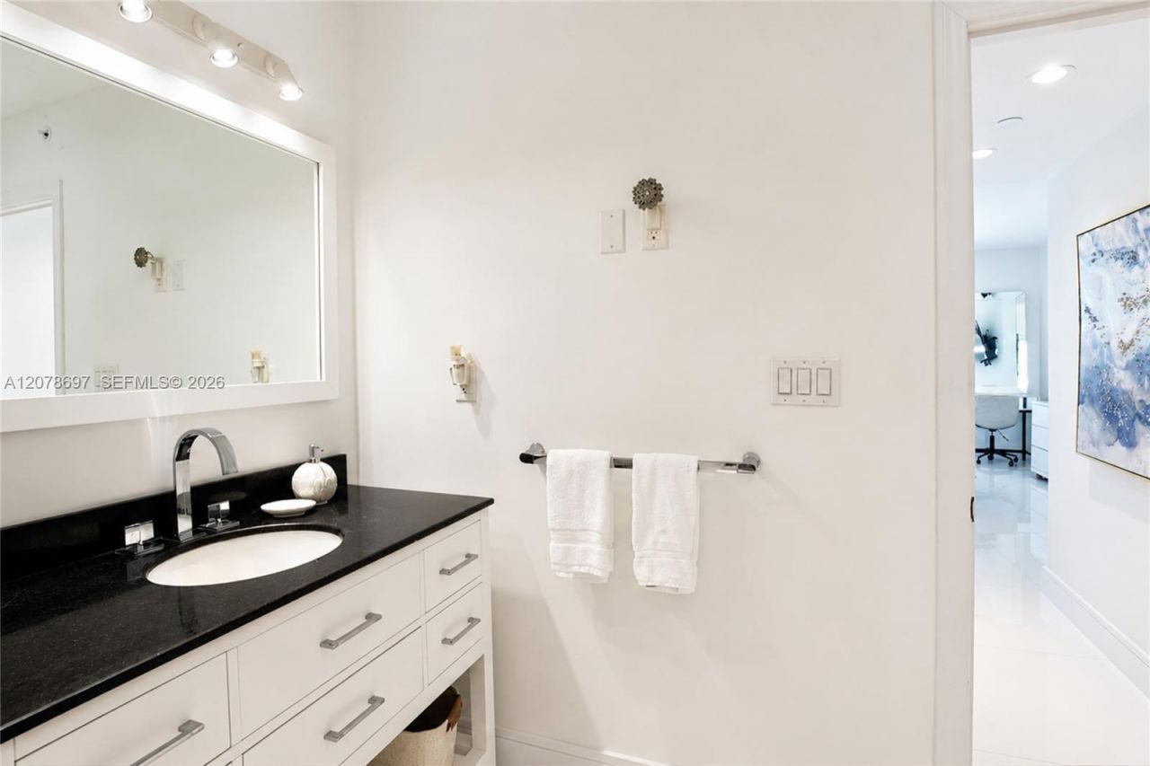 100 Lincoln Rd, Unit 1223, Miami Beach, FL 33139 Photo