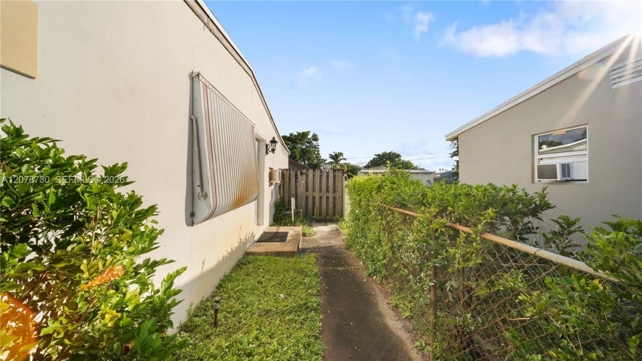 1038 NW 11th Ct , Fort Lauderdale, FL 33311 Photo