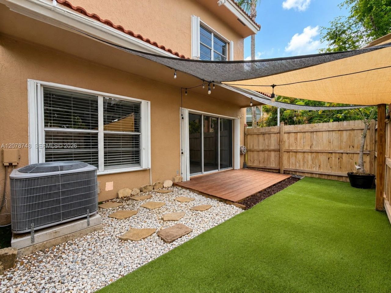 8210 NW 191st Ln , Unit 19L, Hialeah, FL 33015 Photo