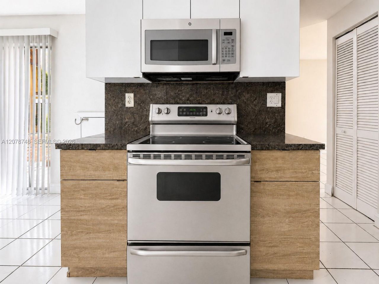 8210 NW 191st Ln , Unit 19L, Hialeah, FL 33015 Photo