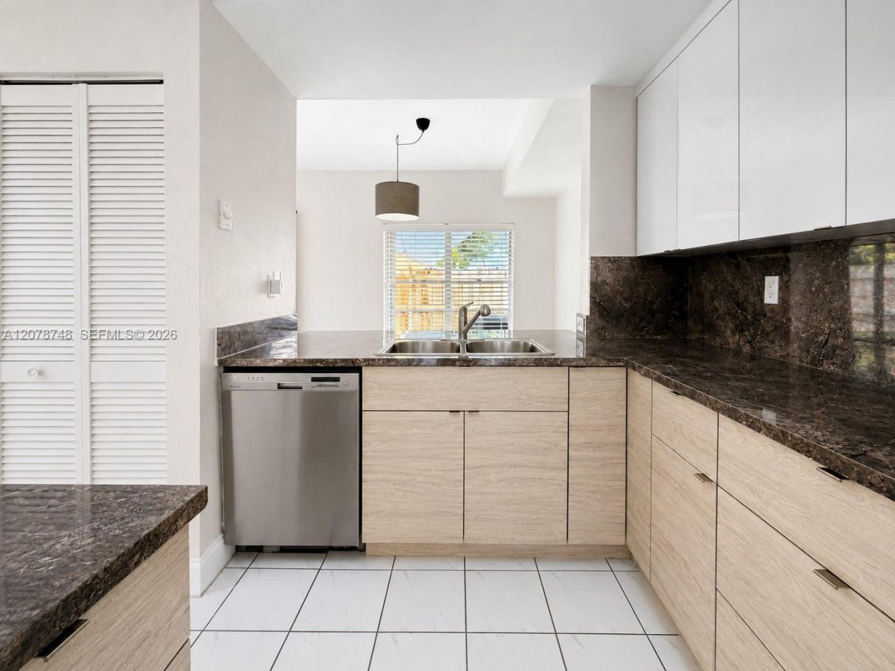 8210 NW 191st Ln , Unit 19L, Hialeah, FL 33015 Photo