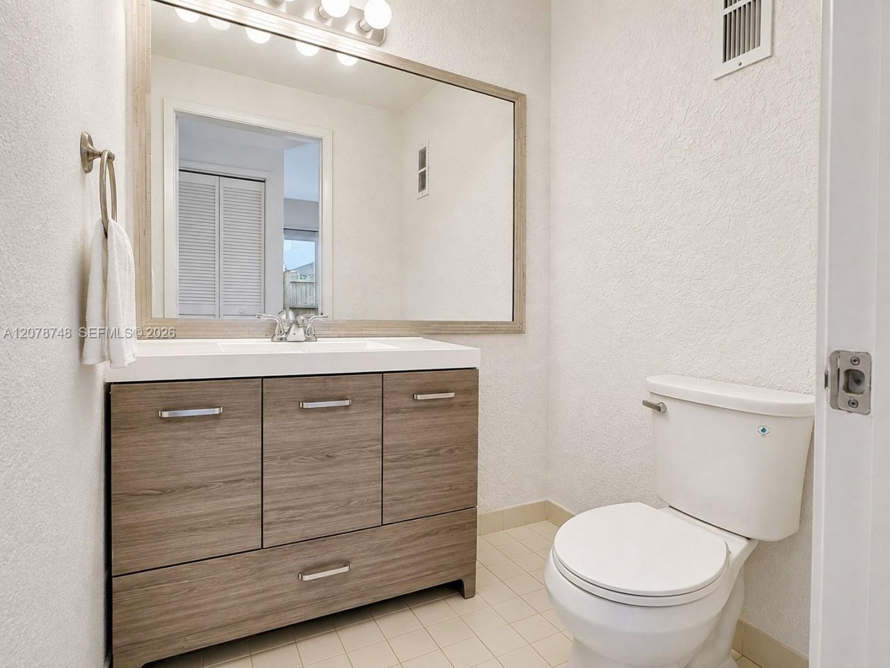 8210 NW 191st Ln , Unit 19L, Hialeah, FL 33015 Photo
