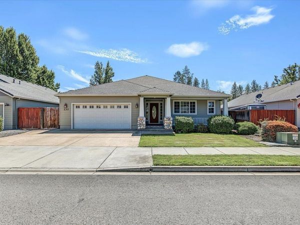 130 Glenwood Drive, Eagle Point, OR 97524