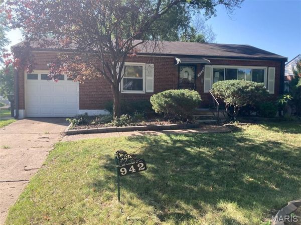 942 Melvin Avenue , St Louis, MO 63137