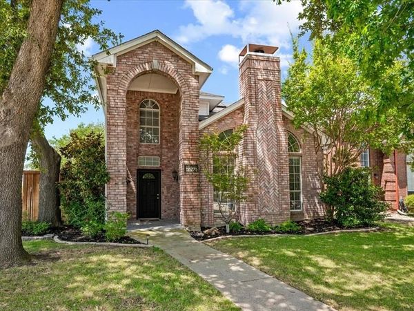 2203 Meadowstone Drive, Carrollton, TX 75006