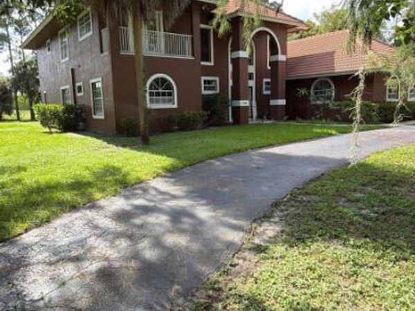 827 Squire Drive, Wellington, FL 33414