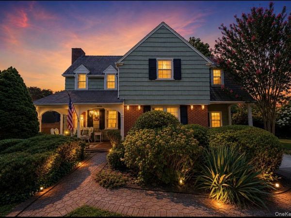 3994 Park Avenue , Seaford, NY 11783