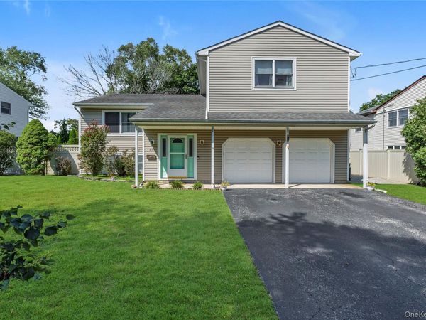 23 Dale Lane , Smithtown, NY 11787