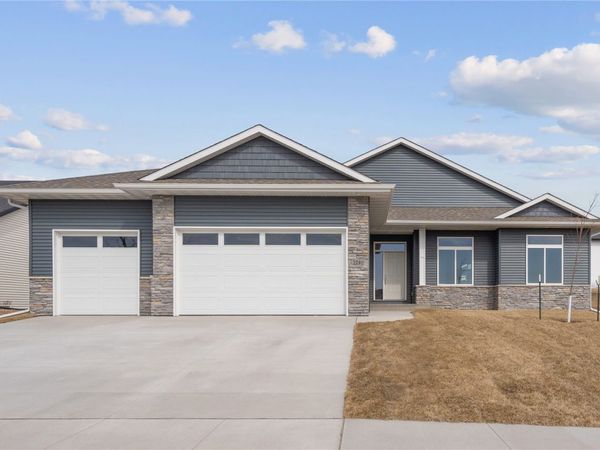 15 N Seven Oaks Road , North Liberty, IA 52317