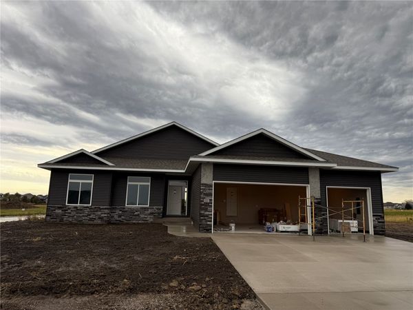 15 N Seven Oaks Road, North Liberty, IA 52317