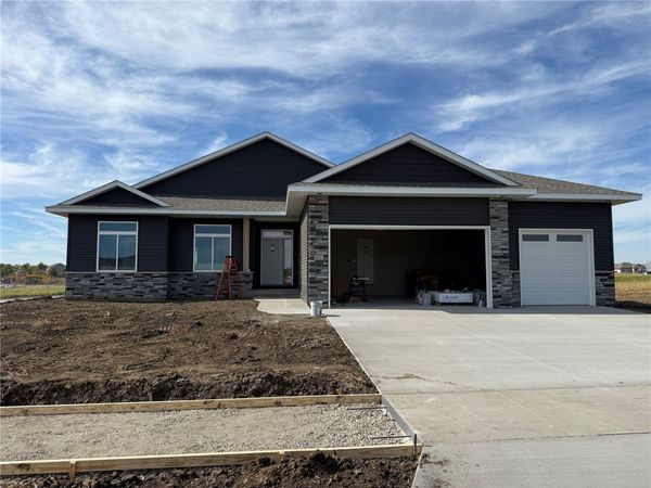 15 N Seven Oaks Road, North Liberty, IA 52317