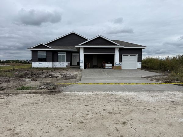 15 N Seven Oaks Road, North Liberty, IA 52317