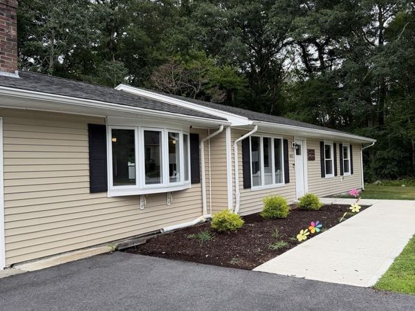 443 Cross Rd, Dartmouth, MA 02747