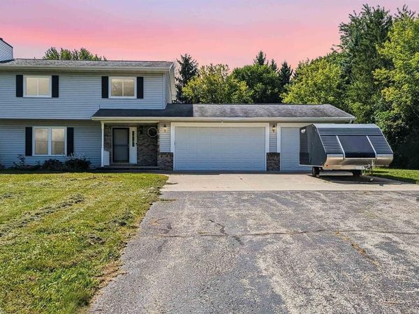 W9355 COUNTRY COVE LANE, Hortonville, WI 54944