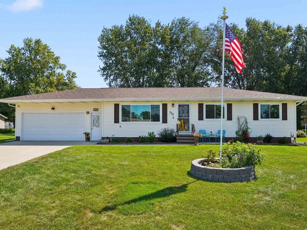 205 6th St N , Fairbank, IA 50629