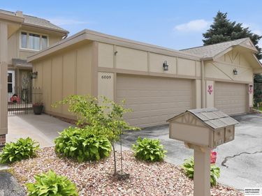 6009 Oak Hills Drive, Unit 22, Omaha, NE 68137