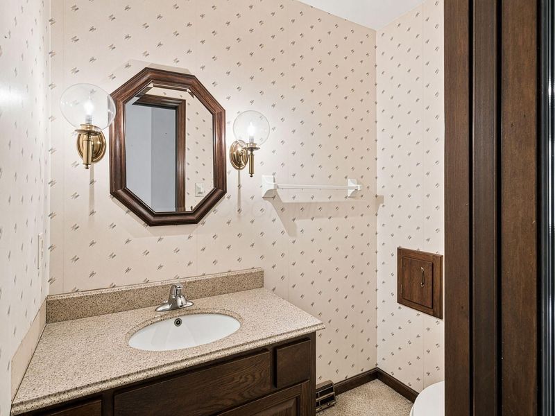 1285 Noe Bixby Road , Columbus, OH 43232 Photo 23
