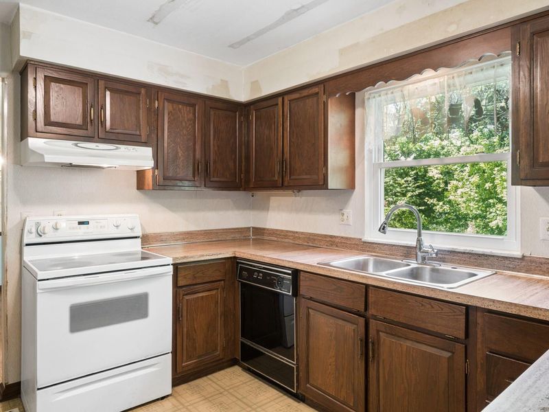 1285 Noe Bixby Road , Columbus, OH 43232 Photo 3