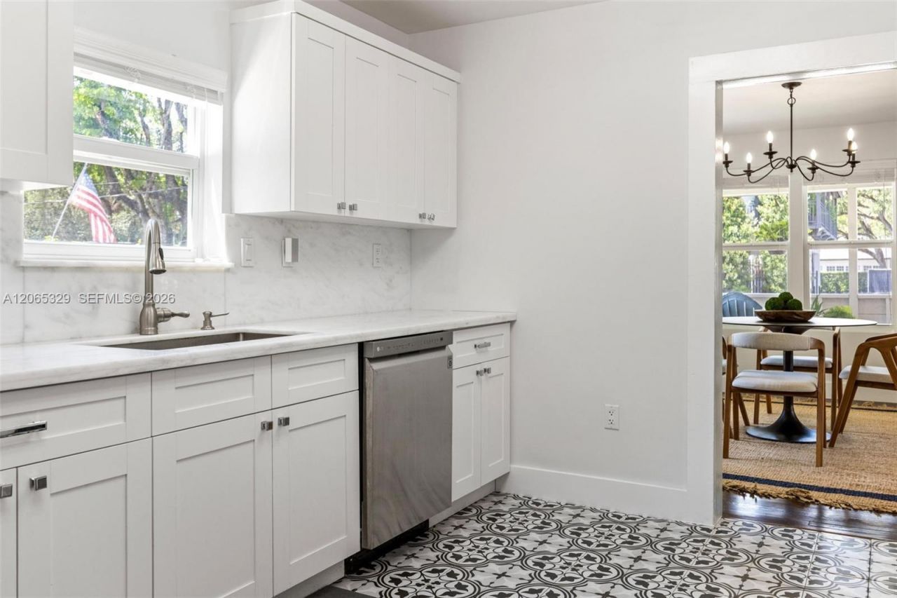 7121 SW 63rd Ave, South Miami, FL 33143 Photo