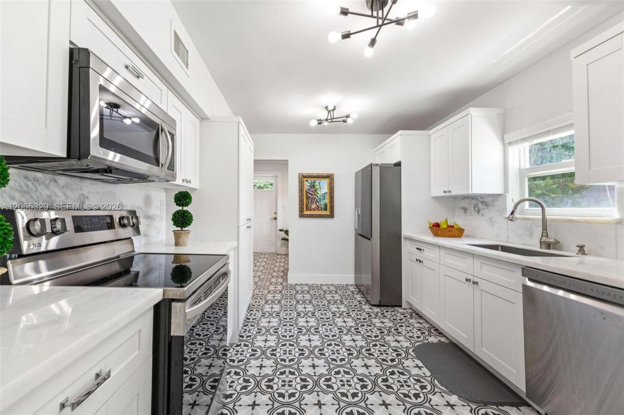 7121 SW 63rd Ave, South Miami, FL 33143 Photo