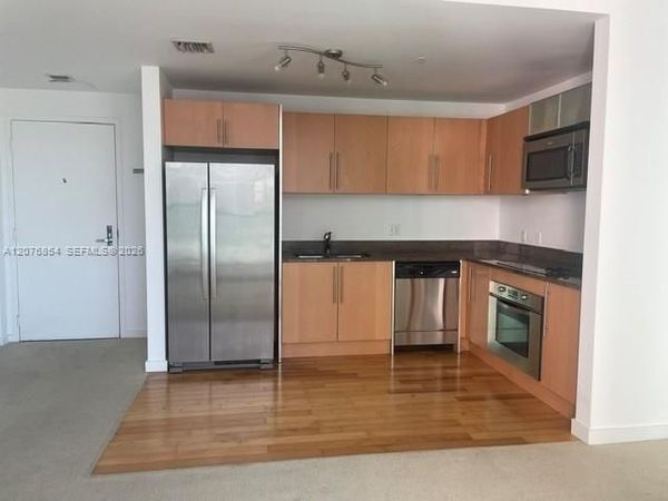 300 S Biscayne Blvd , Unit T-2303, Miami, FL 33131