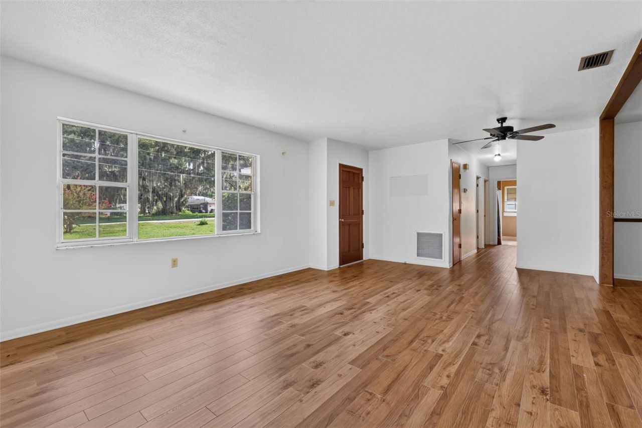 8050 Spring Drive , Yalaha, FL 34797 Photo