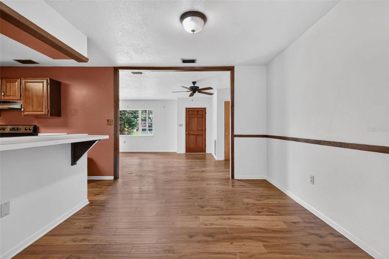 8050 Spring Drive , Yalaha, FL 34797 Photo