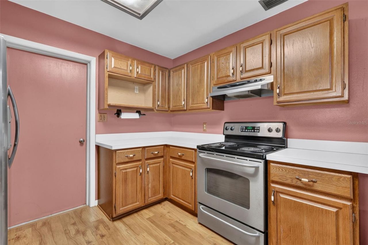 8050 Spring Drive , Yalaha, FL 34797 Photo