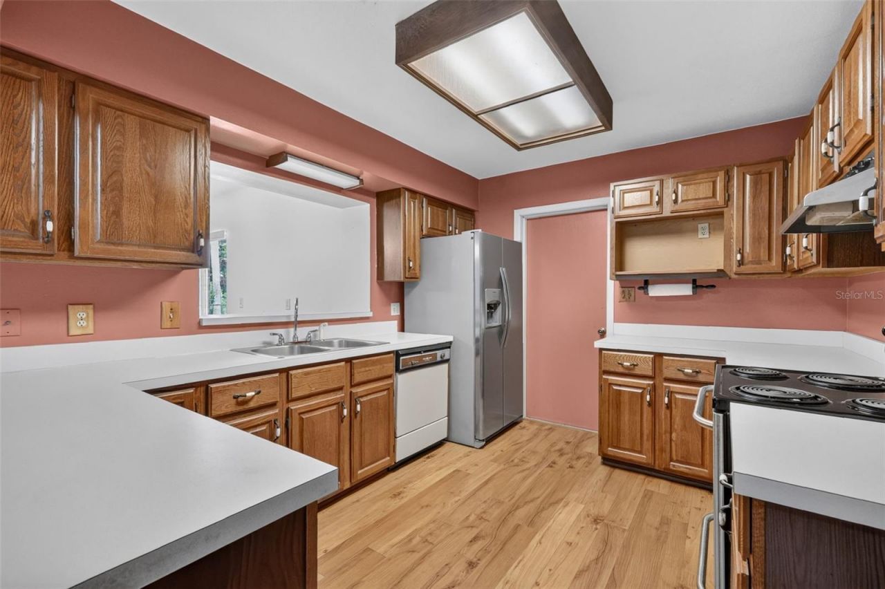 8050 Spring Drive , Yalaha, FL 34797 Photo