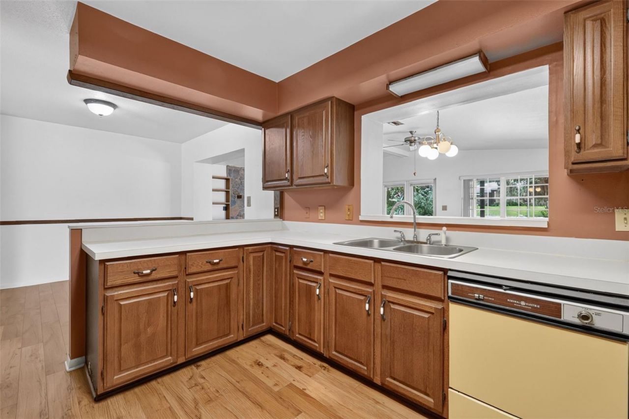 8050 Spring Drive , Yalaha, FL 34797 Photo