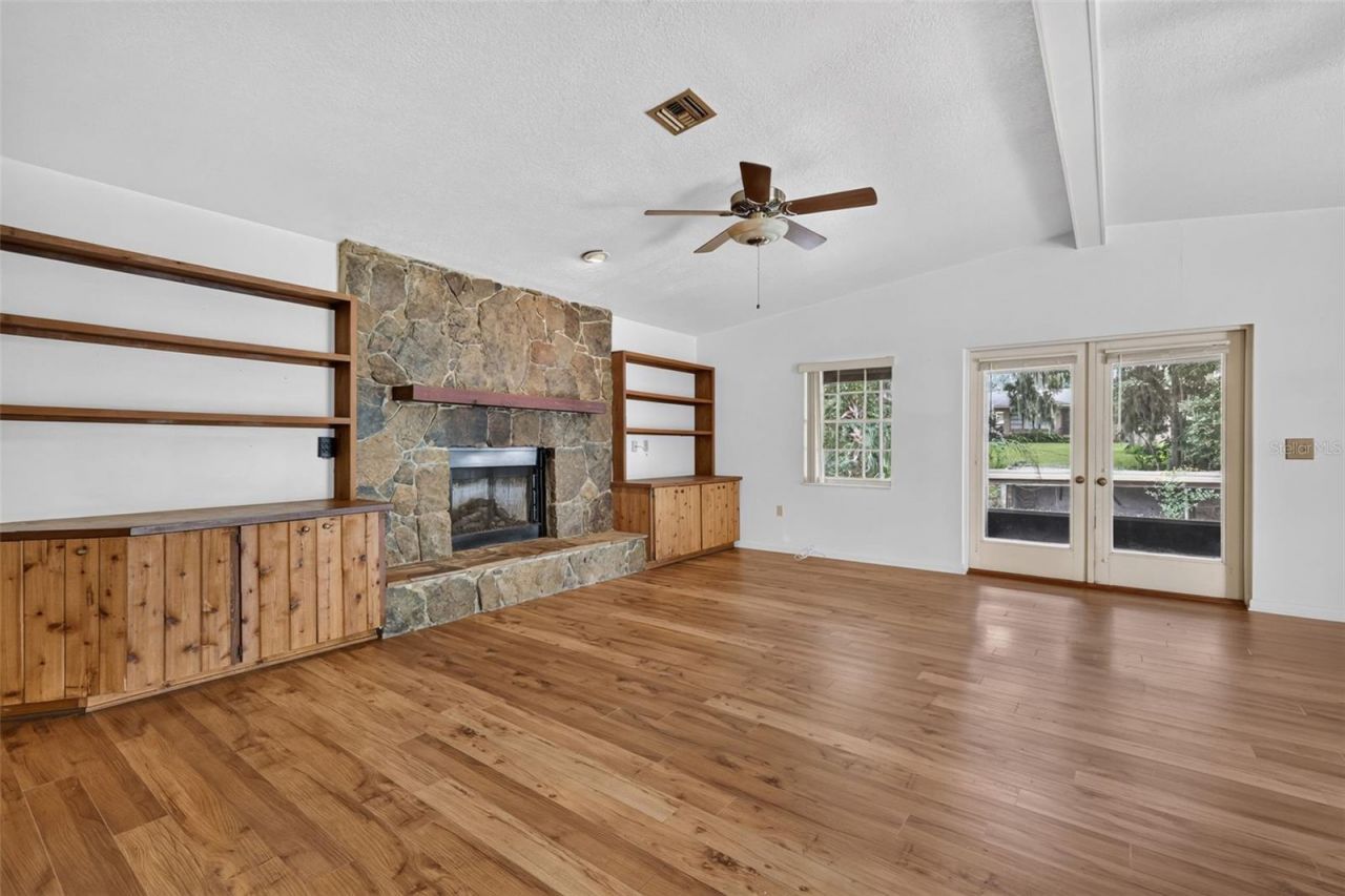 8050 Spring Drive , Yalaha, FL 34797 Photo