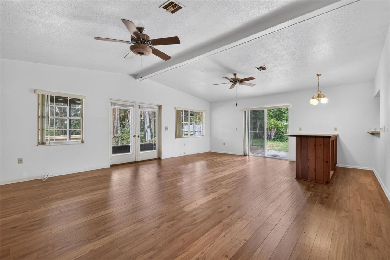 8050 Spring Drive , Yalaha, FL 34797 Photo