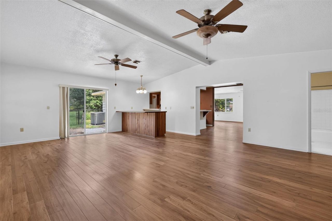 8050 Spring Drive , Yalaha, FL 34797 Photo