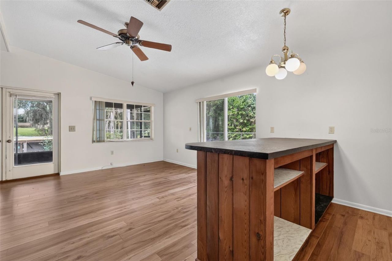 8050 Spring Drive , Yalaha, FL 34797 Photo
