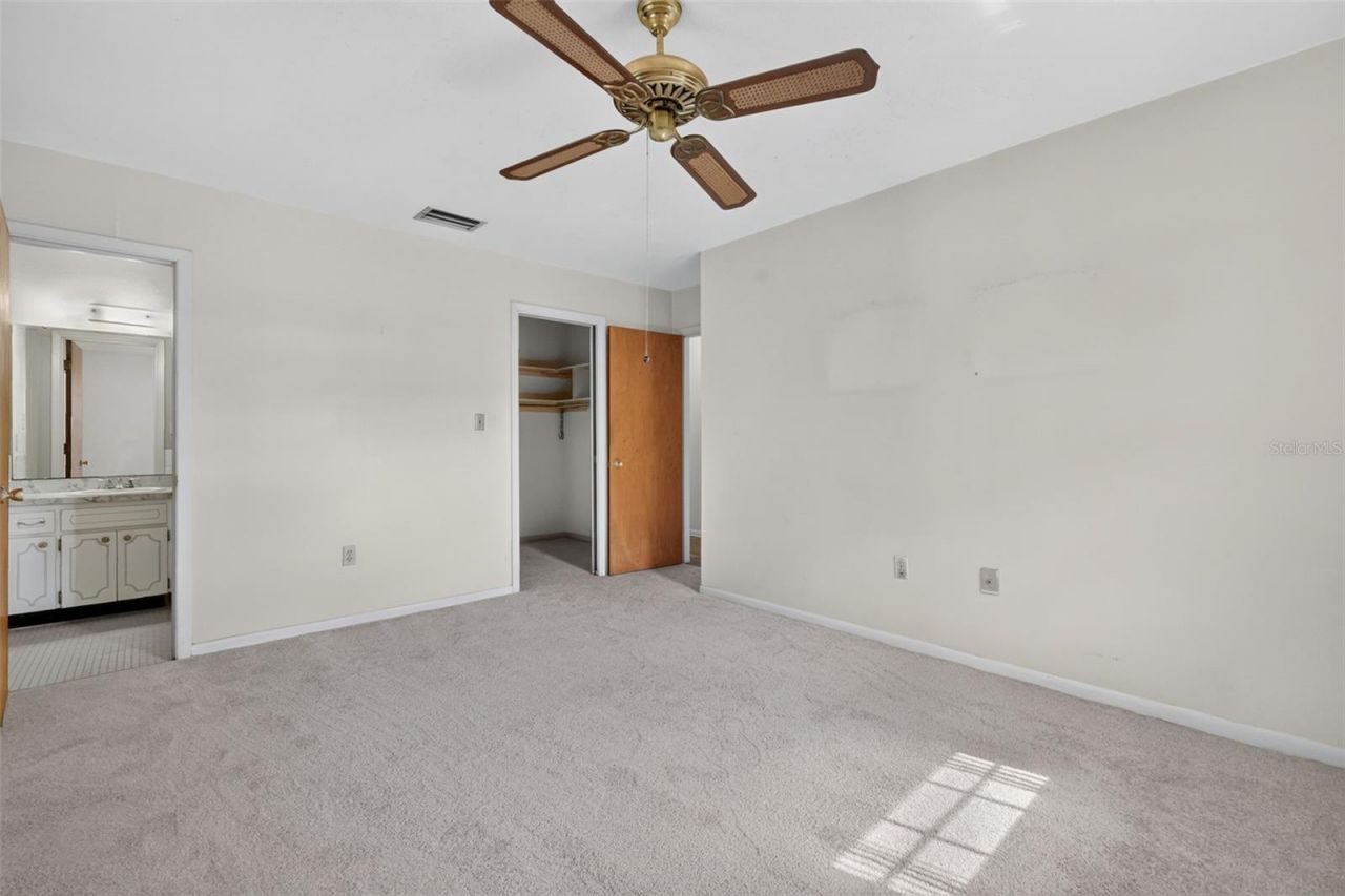 8050 Spring Drive , Yalaha, FL 34797 Photo