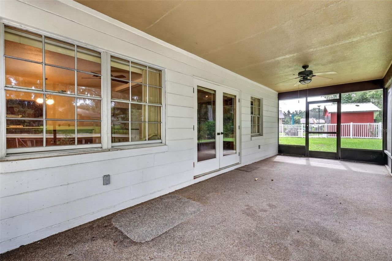 8050 Spring Drive , Yalaha, FL 34797 Photo