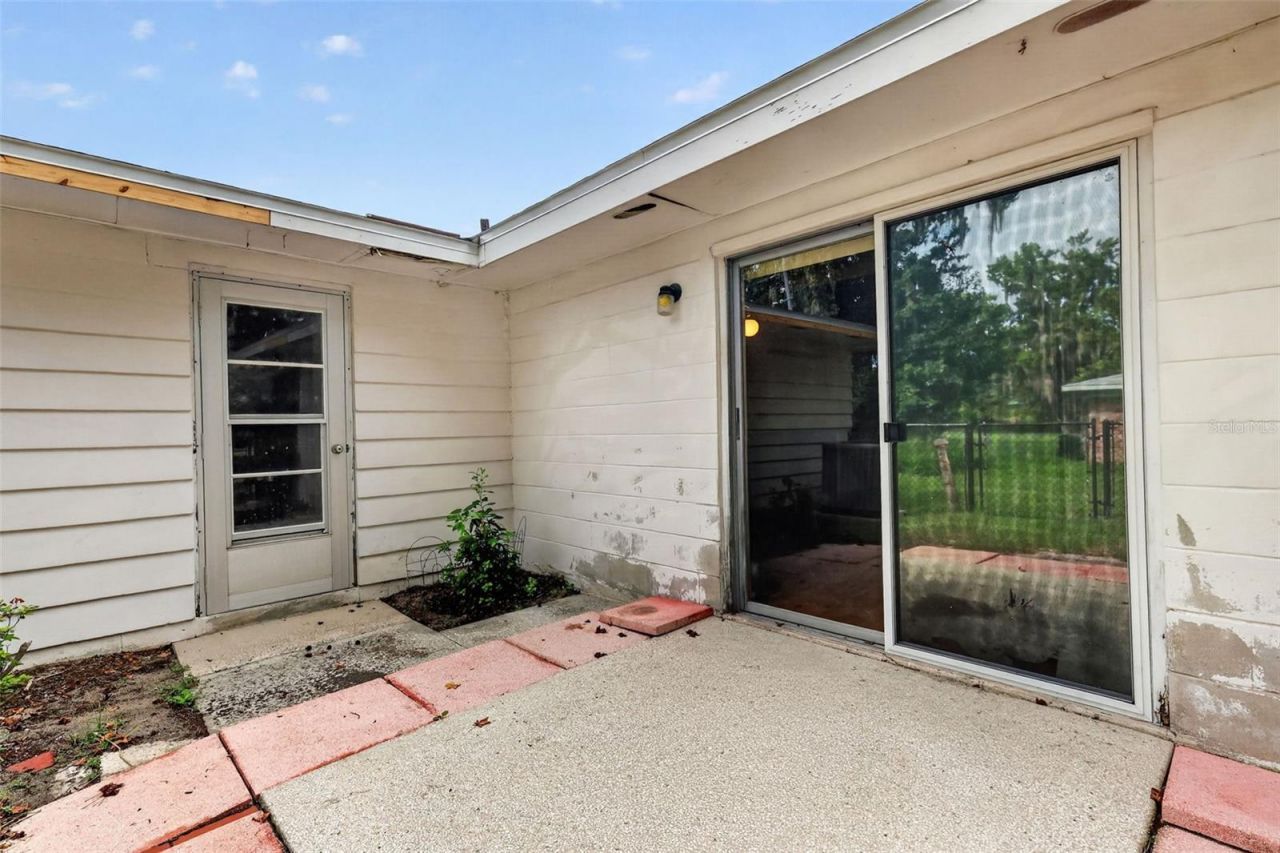 8050 Spring Drive , Yalaha, FL 34797 Photo
