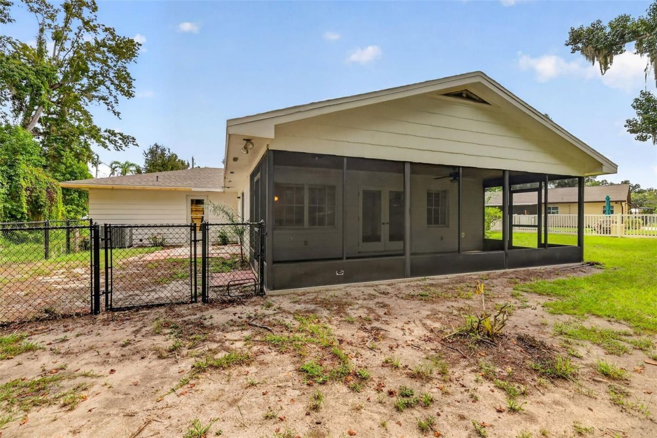 8050 Spring Drive , Yalaha, FL 34797 Photo