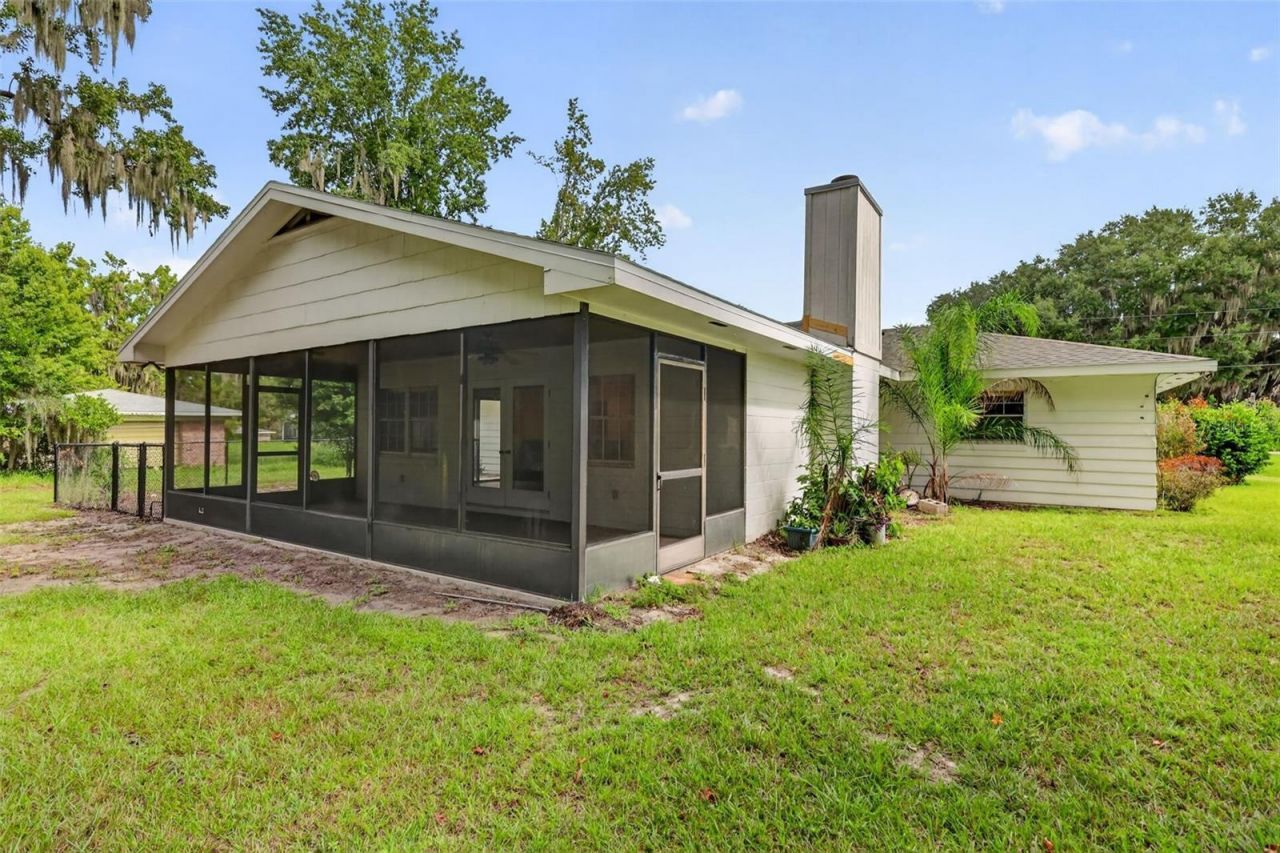 8050 Spring Drive , Yalaha, FL 34797 Photo