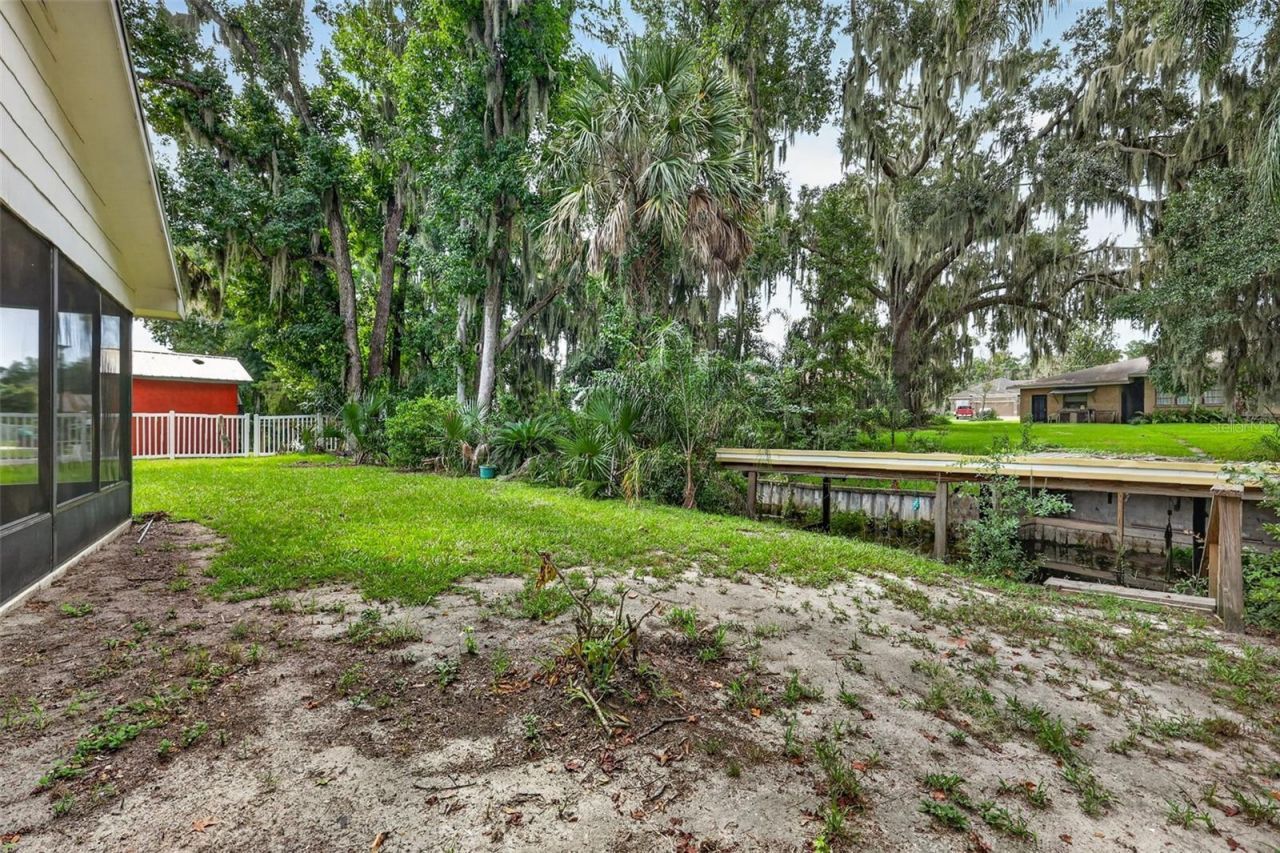 8050 Spring Drive , Yalaha, FL 34797 Photo