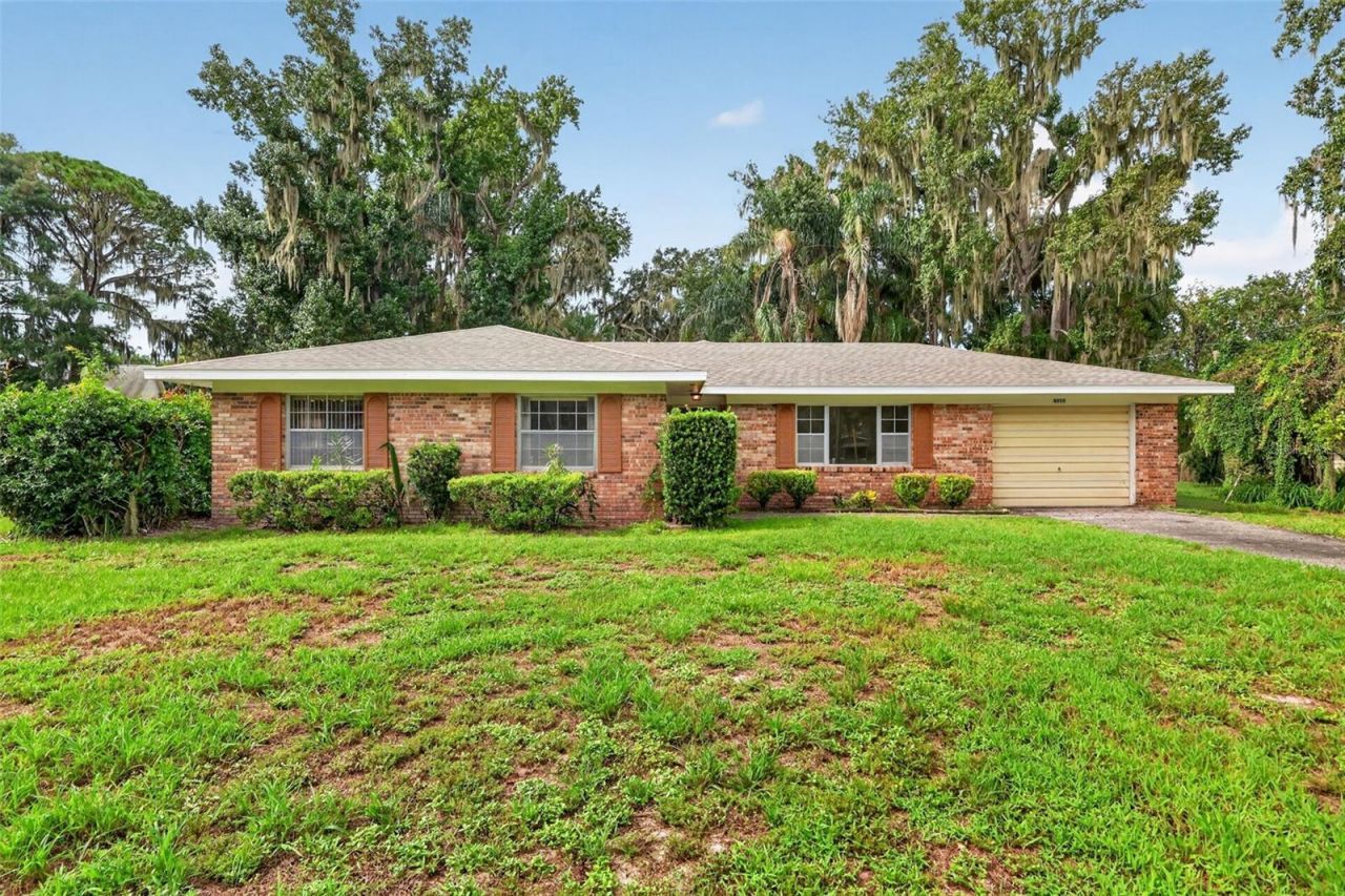 8050 Spring Drive , Yalaha, FL 34797 Photo