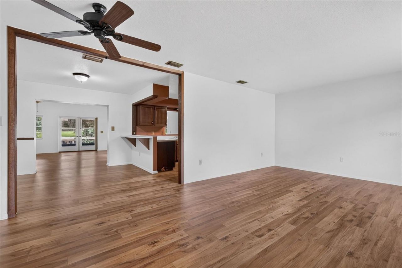 8050 Spring Drive , Yalaha, FL 34797 Photo