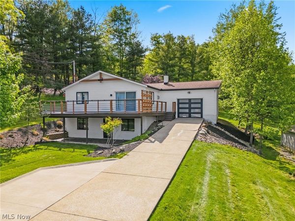 573 W Mohawk Drive, Malvern, OH 44644